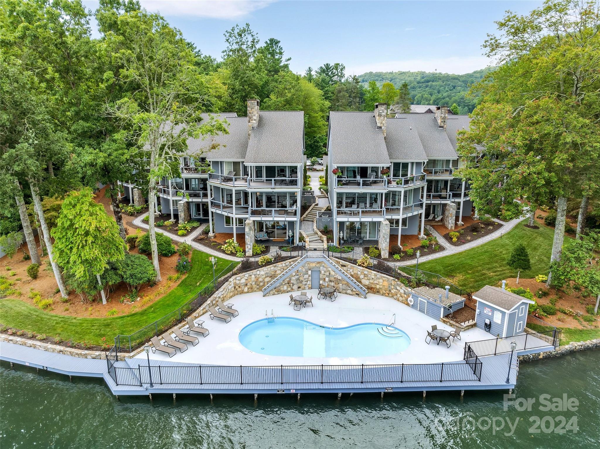 Country Club Vlg, Lake Toxaway, NC 28747