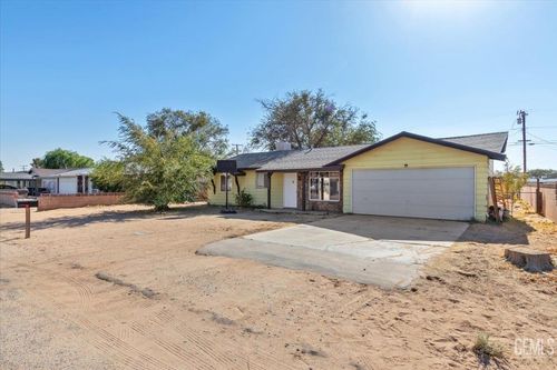 13645 Gilbert St, North Edwards, CA, 93523-3427 | Card Image
