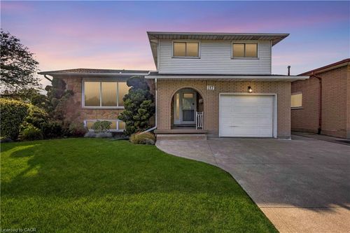 217 Lawnhurst Crt, Hamilton, ON, L8V4R4 | Card Image