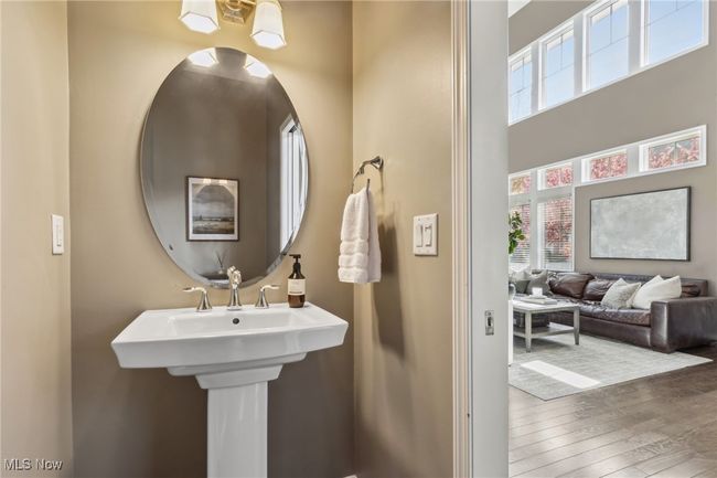 Main level powder bath | Image 18