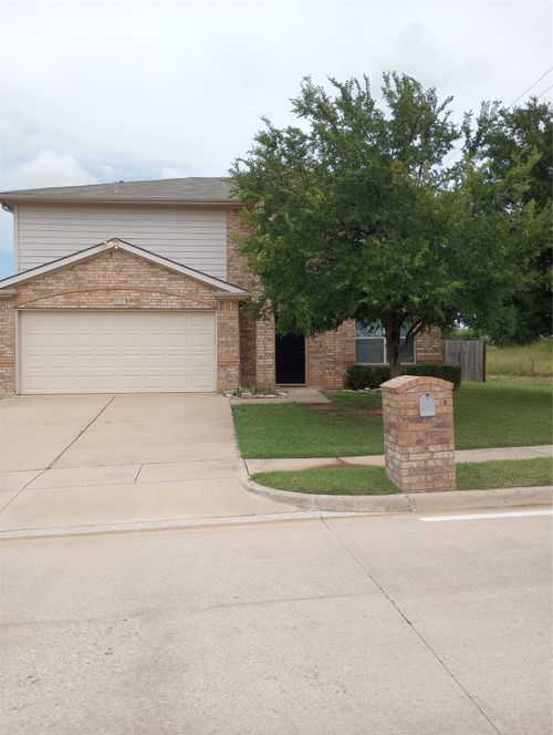 1825 Crested Butte Dr, Fort Worth, TX, 76131-5398 | Card Image