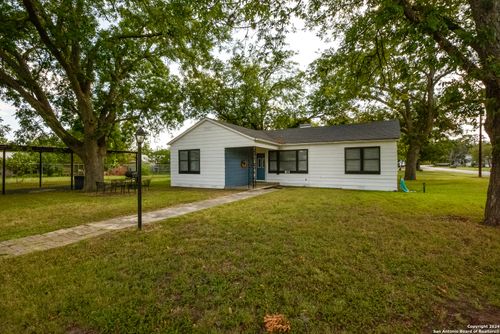 467 Oak Street, Utopia, TX, 78884 | Card Image