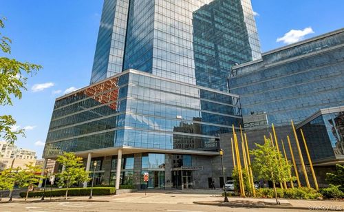 ph-3e-5 Renaissance Sq, White Plains, NY, 10601-3042 | Card Image