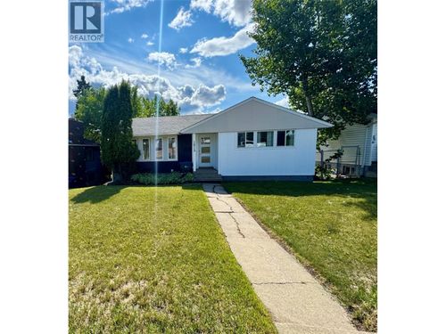 1513 95 Ave, Dawson Creek, BC, V1G1J9 | Card Image