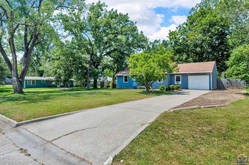 2033 Sw James St, Topeka, KS, 66604-3464 | Card Image