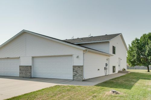 1901 41st Ave S, Moorhead, MN, 56560-7433 | Card Image