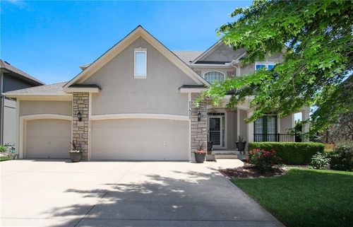 11421 S Lakecrest Dr, Olathe, KS, 66061-7525 | Card Image