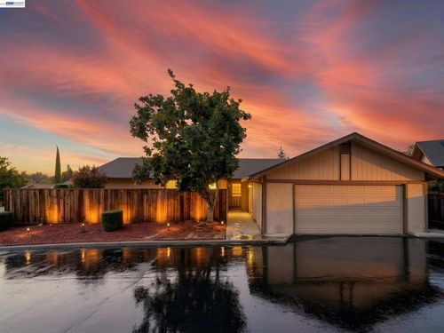 5551 Guadalupe Ct, Concord, CA, 94521-2448 | Card Image
