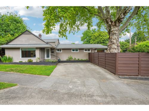 821 Se Bush St, Portland, OR, 97202-3737 | Card Image
