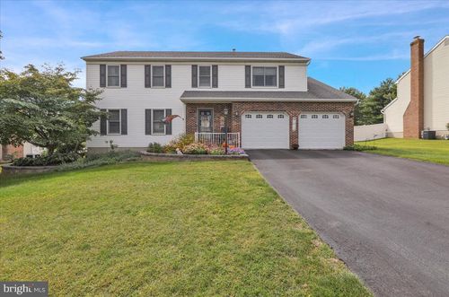 1054 Boeshore Cir, READING, PA, 19605-1173 | Card Image
