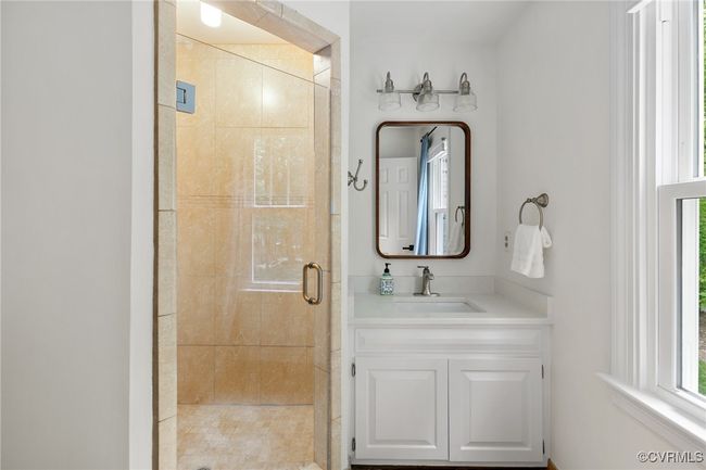 Bedroom 3 private bath | Image 30