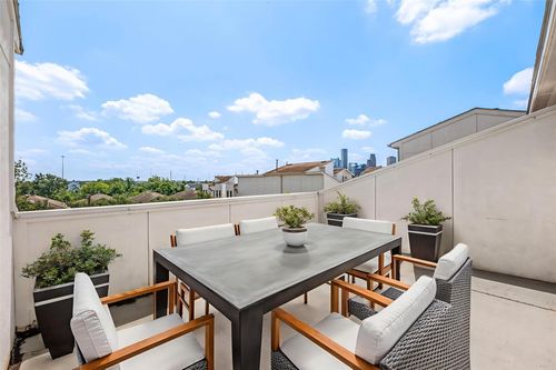 1705 Weber St, Houston, TX, 77007-2935 | Card Image