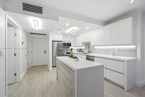 apt-318-2301 Collins Ave, Miami Beach, FL, 33139-1627 | Card Image