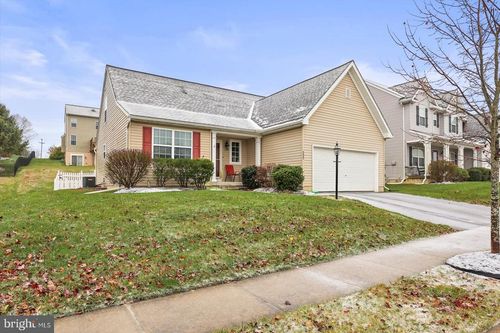 555 Countryside Rd, SEVEN VALLEYS, PA, 17360-8960 | Card Image