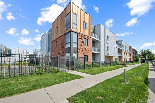 rd213-2525 Arapahoe St, Denver, CO, 80205-3219 | Card Image