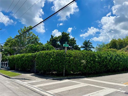 150 Ne 59th St, Miami, FL, 33137-2006 | Card Image