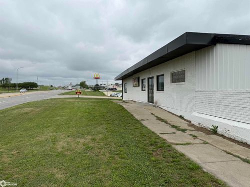 818 W Us Highway 30, Carroll, IA, 51401-2137 | Card Image