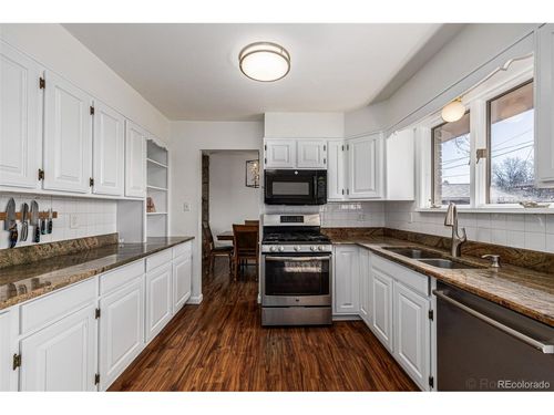 529 S Magnolia Ln, Denver, CO, 80224-1524 | Card Image