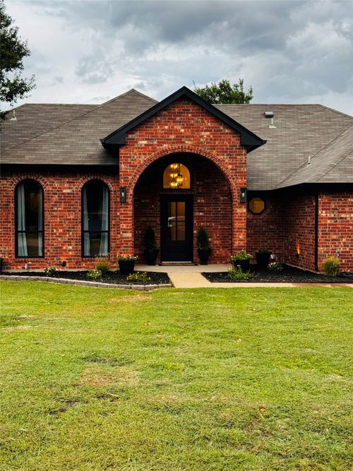 709 Hollingsworth Ln, Glenn Heights, TX, 75154-3607 | Card Image