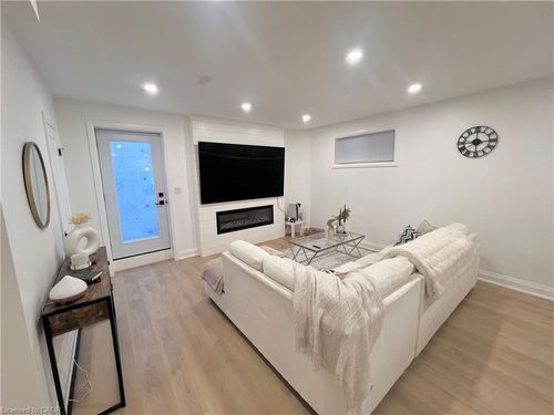 31 Colin Cres, Hamilton, ON, L9A0A1 | Card Image