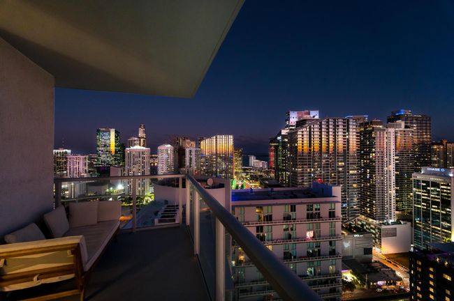 APT-4012 - 185 Sw 7 Th St, Condo with 2 bedrooms, 3 bathrooms and null parking in Miami FL | Image 26
