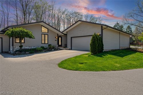 6972 Windward Hills Dr, Brecksville, OH, 44141-2437 | Card Image