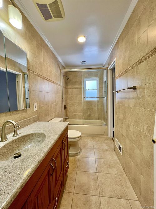 34 Julliard Dr, Plainview, NY, 11803-1231 | Card Image