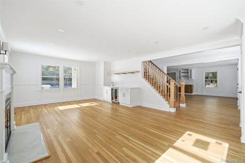 75 Centerport Rd, Greenlawn, NY, 11740-1006 | Card Image