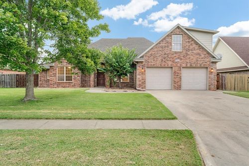 4334 E Oakmont Dr, Fayetteville, AR, 72701-7786 | Card Image