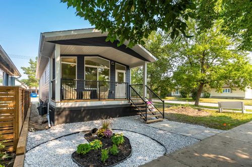 38 4 Ave Se, High River, AB, T1V1X6 | Card Image