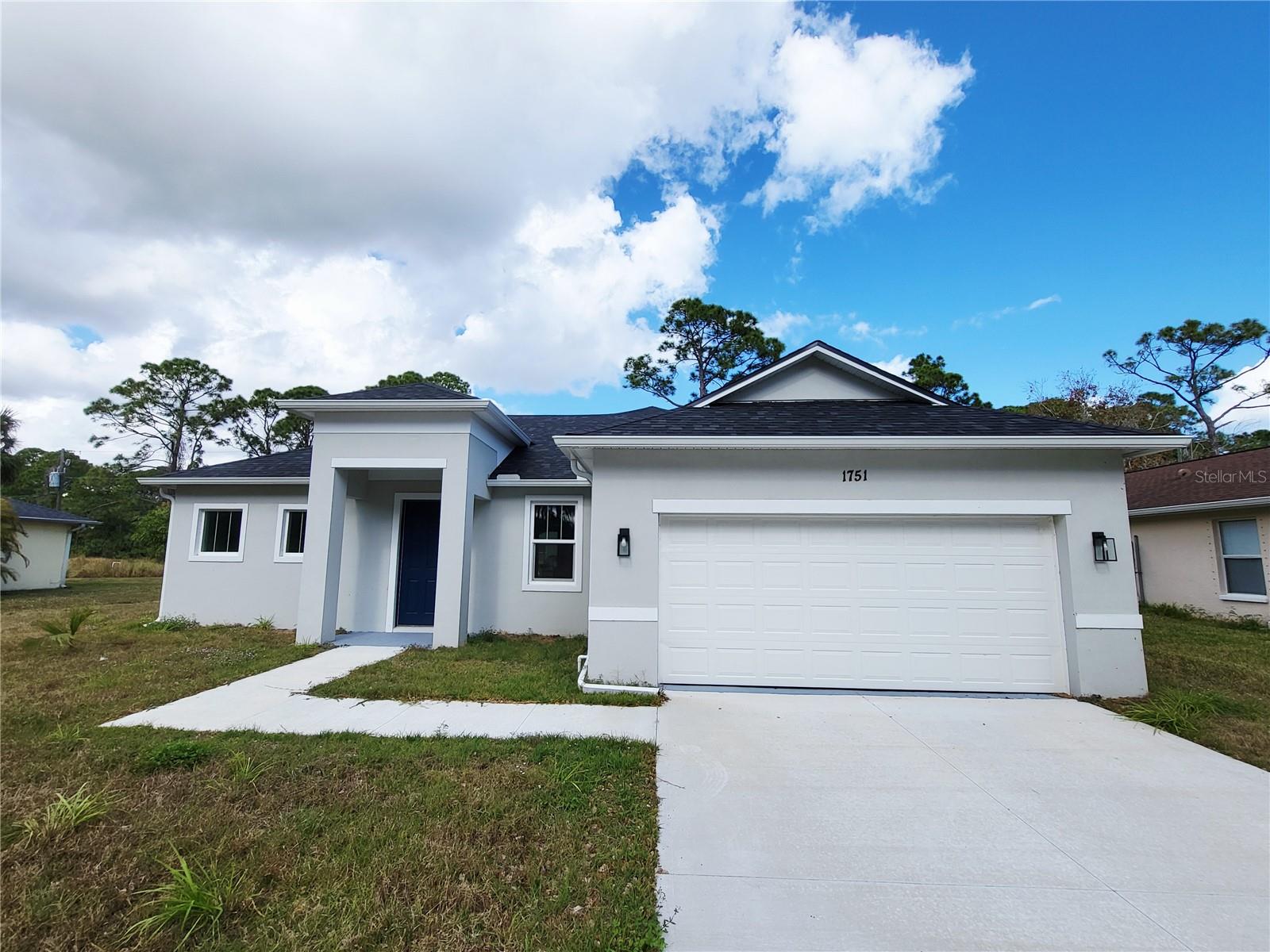 Residential Lease in PALM BAY