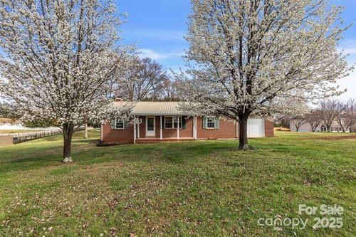 7484 Turkey Trot Dr, Stanley, NC, 28164-6841 | Card Image