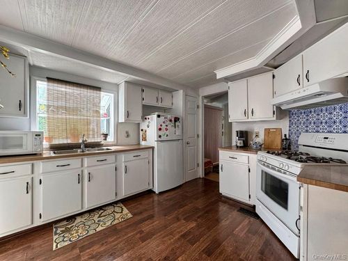 unit-423-1661 Old Country Rd, Riverhead, NY, 11901-4409 | Card Image