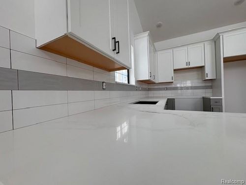 2431 Armour St, Port Huron, MI, 48060-2902 | Card Image