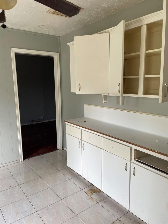 814 Deercrest St, House other with 3 bedrooms, 2 bathrooms and 1 parking in Channelview TX | Image 4