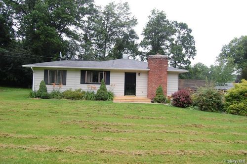 5 James St, Washingtonville, NY, 10992-1405 | Card Image