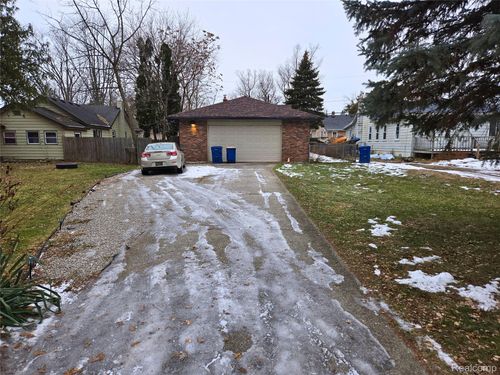 114 Waterly Ave, Waterford, MI, 48328-3950 | Card Image