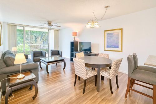 apt-206-9330 Lagoon Pl, Davie, FL, 33324-6741 | Card Image