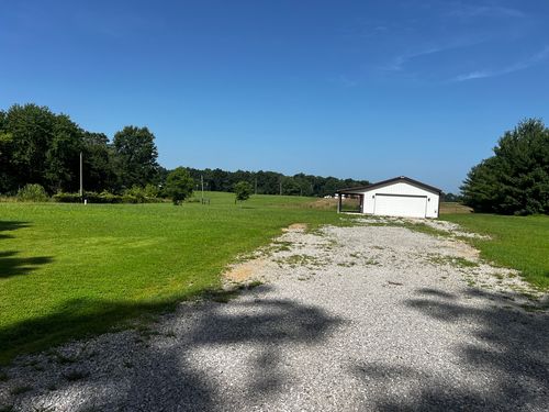 10261 N Puckett Ln, Mount Vernon, IL, 62864-6956 | Card Image