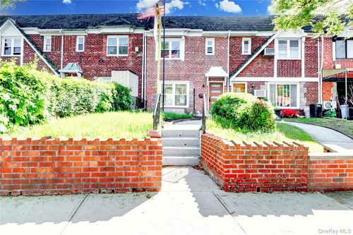 6110 84th St, Middle Village, NY, 11379-1433 | Card Image