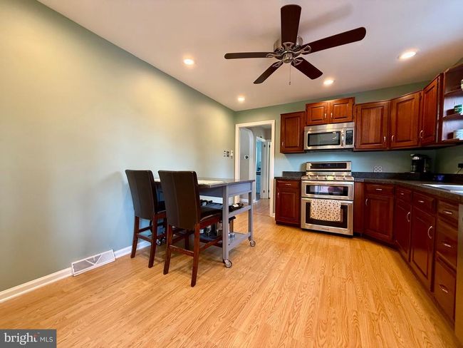 566 S Forklanding Rd, House other with 4 bedrooms, 2 bathrooms and null parking in MAPLE SHADE NJ | Image 10