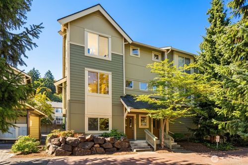 377 Nw Pebble Ln, Issaquah, WA, 98027-5631 | Card Image