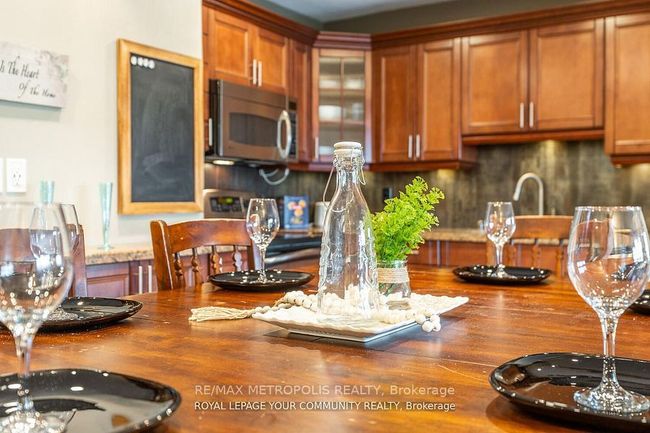 704 - 15 Elizabeth St N, Condo with 3 bedrooms, 2 bathrooms and null parking in Mississauga ON | Image 12