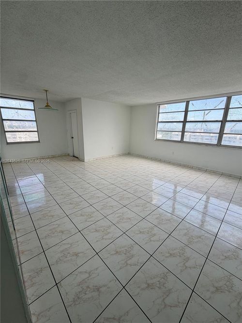 1215e-1351 Ne Miami Gardens Dr, Miami, FL, 33179-4719 | Card Image