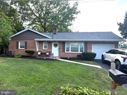 1024 Crestview Ave, READING, PA, 19607-2310 | Card Image
