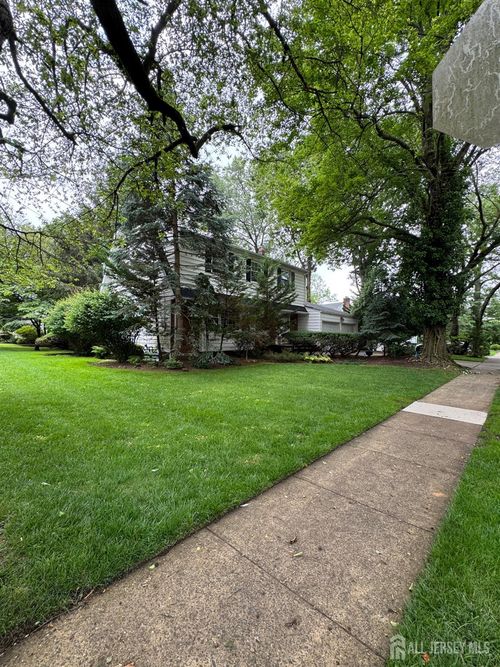 13 Concord St, Edison, NJ, 08820-3616 | Card Image