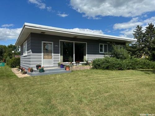202 8th Ave E, Canora, SK, S0A0L1 | Card Image