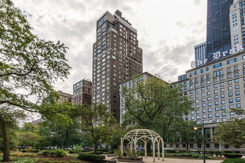 19s-179 Lake Shore Dr, Chicago, IL, 60611-1846 | Card Image