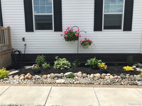 33020 Spruce Ct, Lenox, MI, 48048-2173 | Card Image