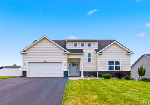 213 Bloomfield St, Baldwinsville, NY, 13027-3463 | Card Image